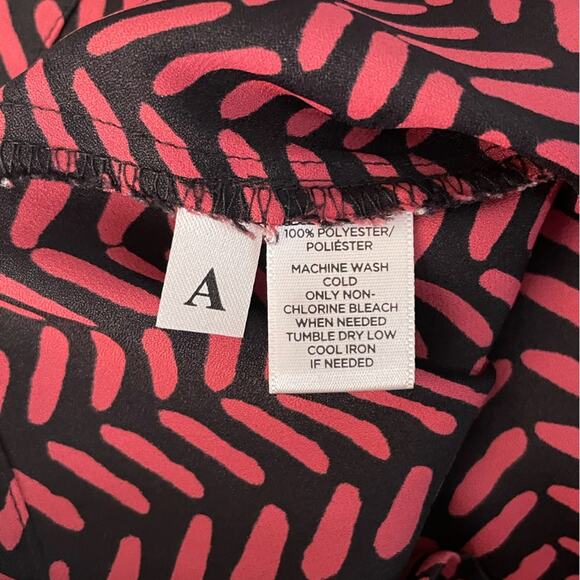 LOFT Geometric Print Lightweight Blouse Red Black Size Small EUC - Picture 11 of 15